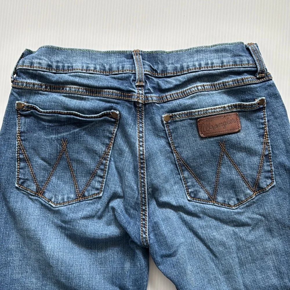Wrangler Retro Slim Straight Men's Blue Jeans.  Size 32 x 32